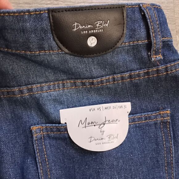 Denim Blvd Los Angeles Distressed Mom Jeans size 5 Dark Wash Blue NWT - Picture 11 of 12